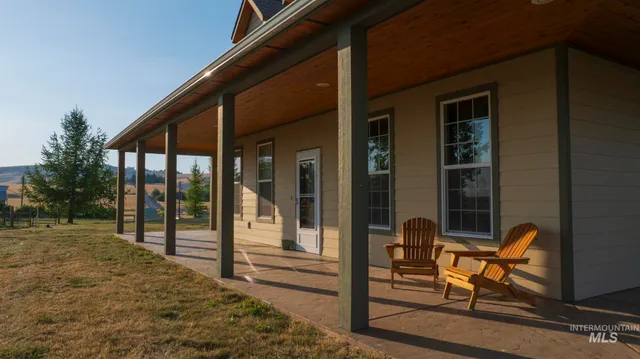 $950,000 | 1005 Viola Lane, Viola, ID 83872
