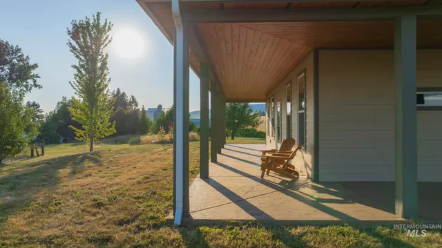 $950,000 | 1005 Viola Lane, Viola, ID 83872