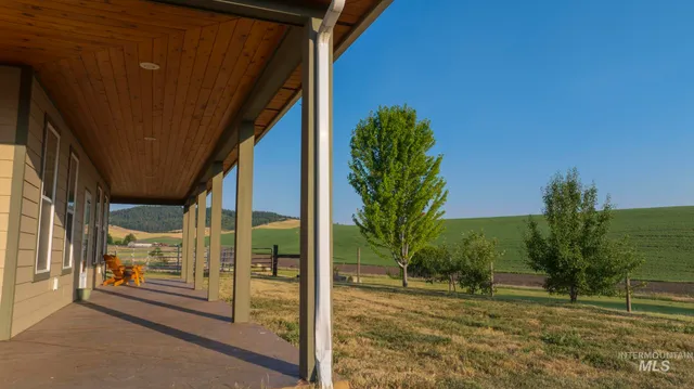 $950,000 | 1005 Viola Lane, Viola, ID 83872