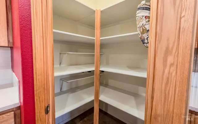 $950,000 | 1005 Viola Lane, Viola, ID 83872