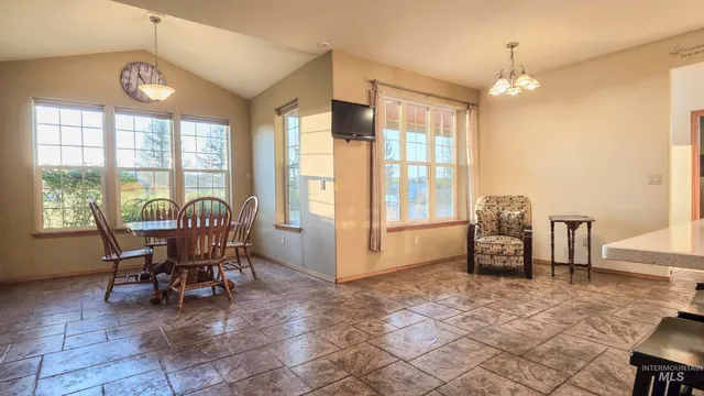 $950,000 | 1005 Viola Lane, Viola, ID 83872