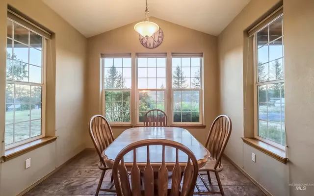 $950,000 | 1005 Viola Lane, Viola, ID 83872