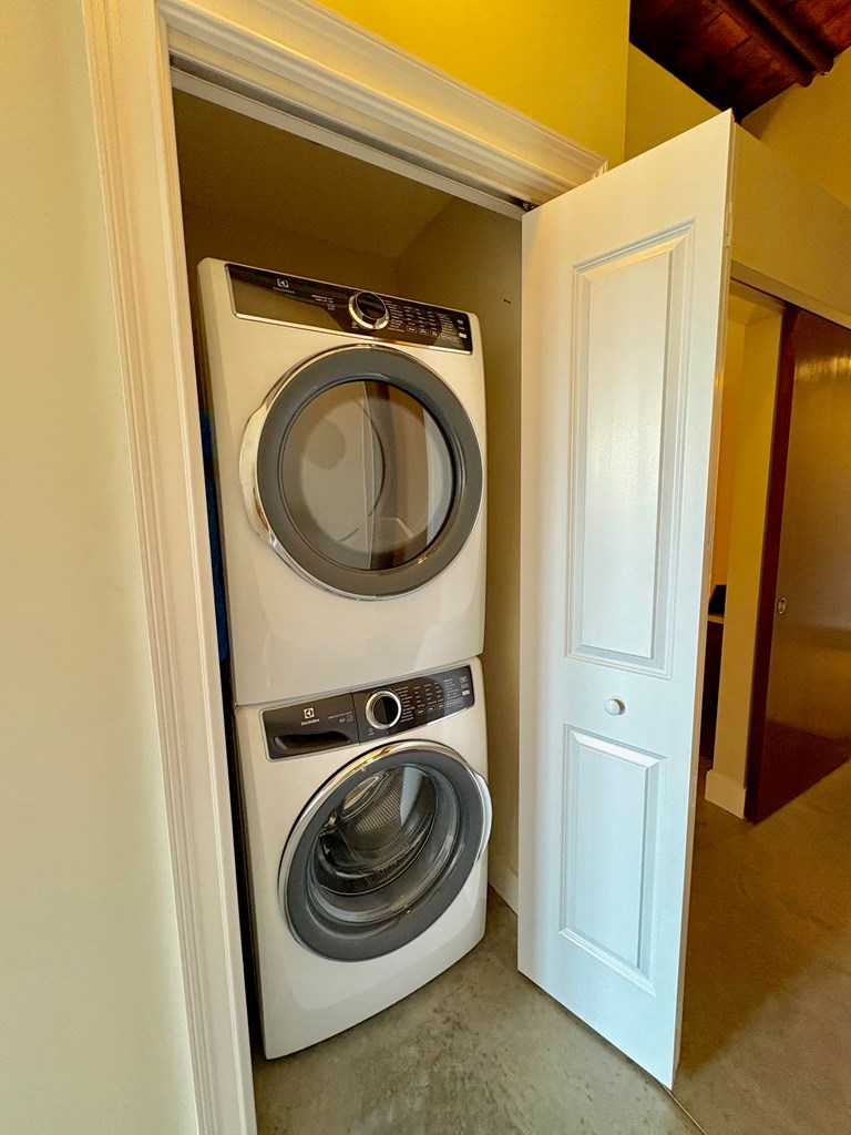 1201 Front Avenue Columbus, GA 31901 - Photo 13 of 16 a utility room with dryer and washer