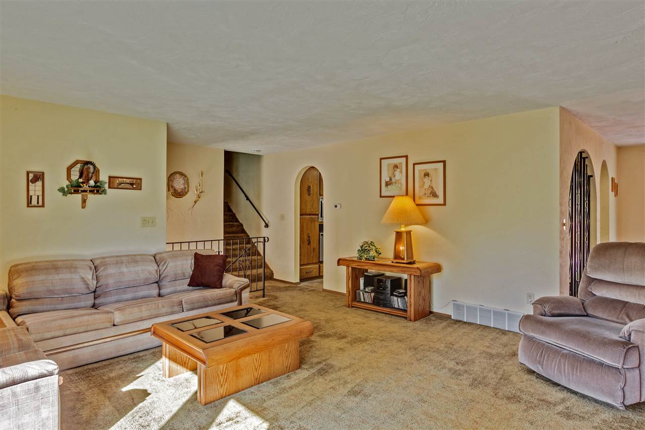 4511 East Lane Park Road Mead, WA 99021 - Photo 4 of 20