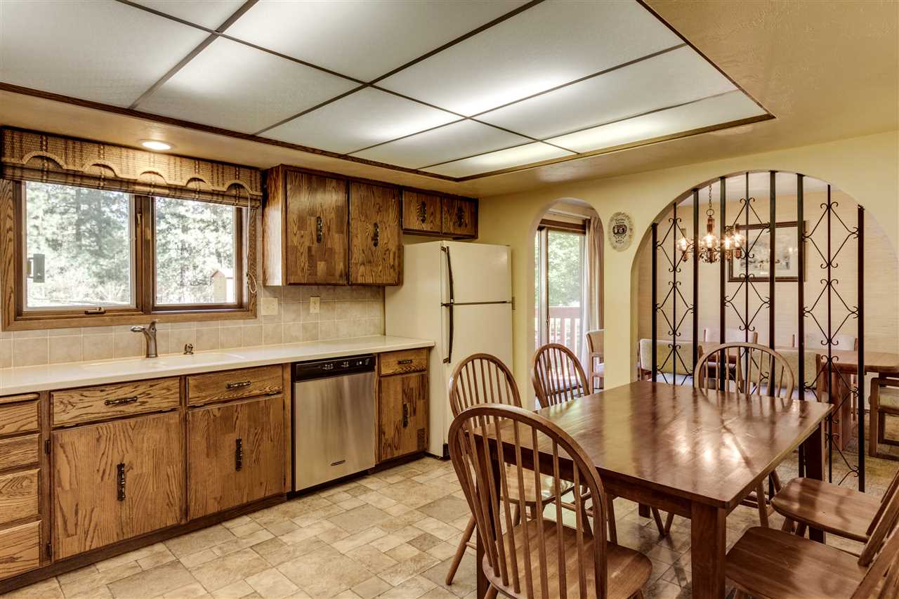 4511 East Lane Park Road Mead, WA 99021 - Photo 6 of 20
