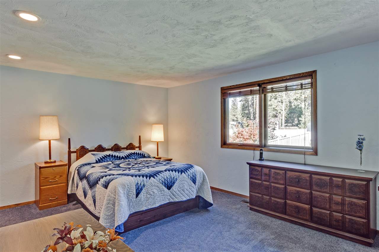 4511 East Lane Park Road Mead, WA 99021 - Photo 9 of 20