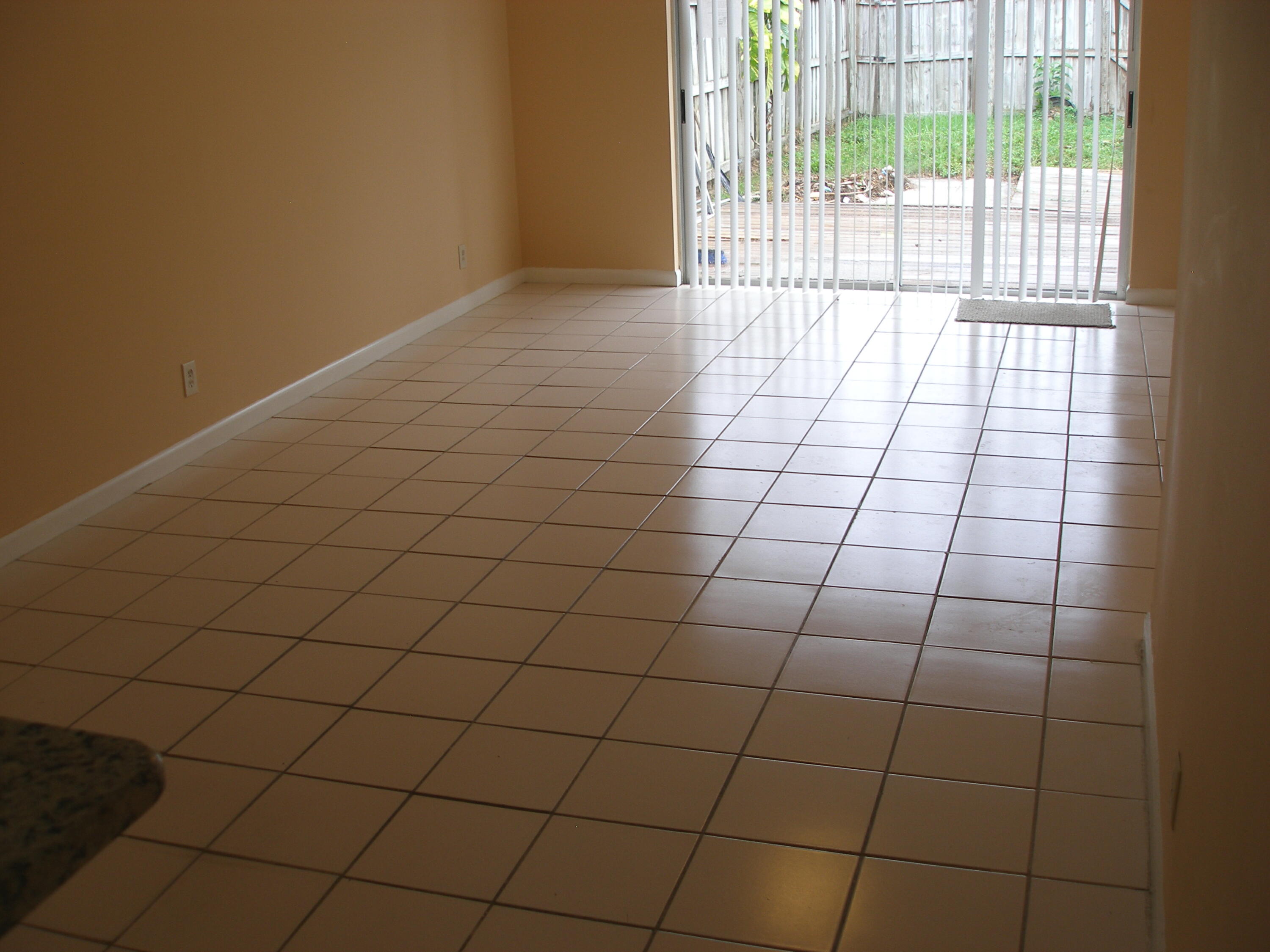 194 Pinewood Court Jupiter, FL 33458 - Photo 9 of 16 P5310311