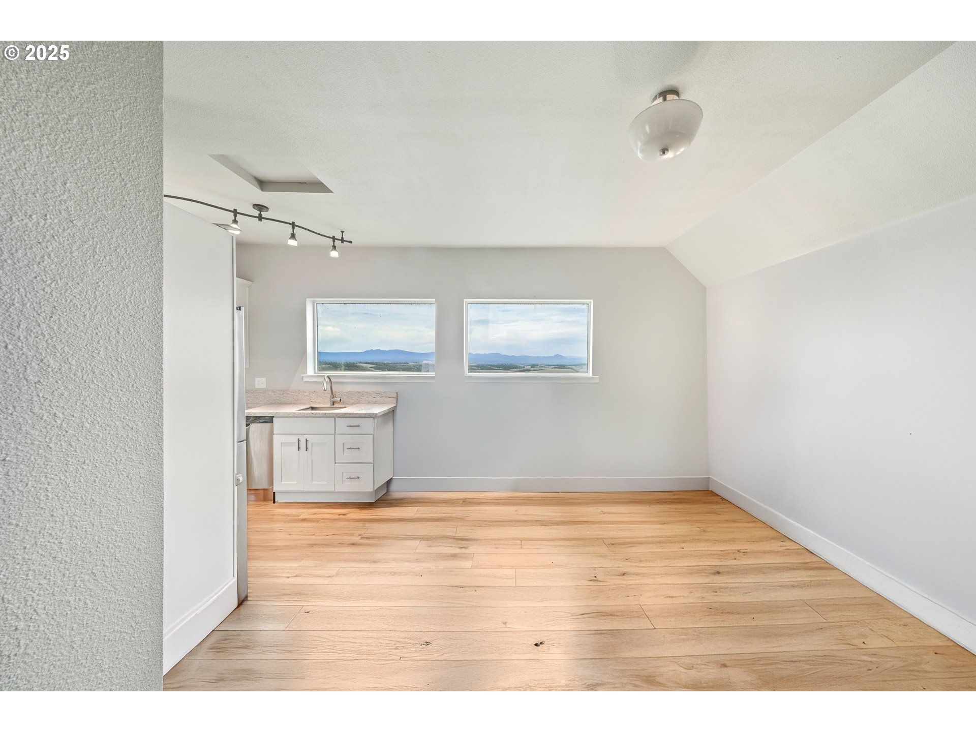 146 Bond Street Astoria, OR 97103 - Photo 11 of 41 Unit #1