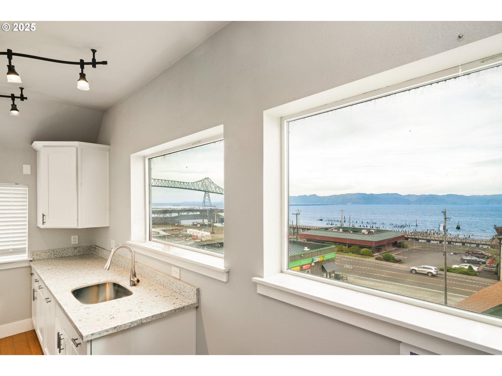 146 Bond Street Astoria, OR 97103 - Photo 12 of 41 Unit #1