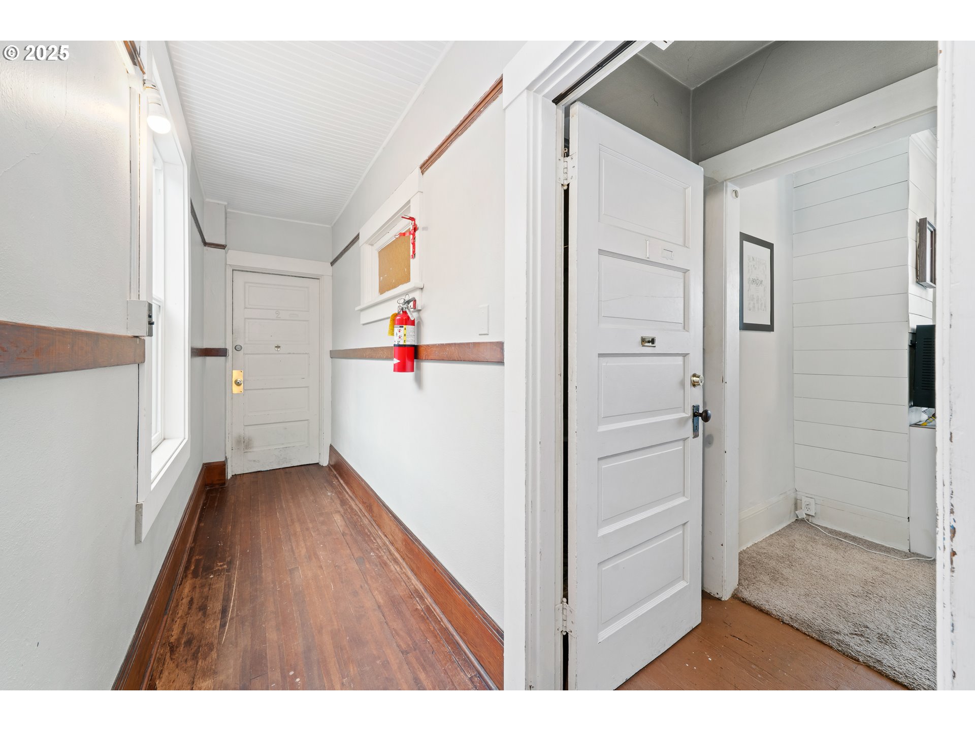 146 Bond Street Astoria, OR 97103 - Photo 17 of 41 Hallway