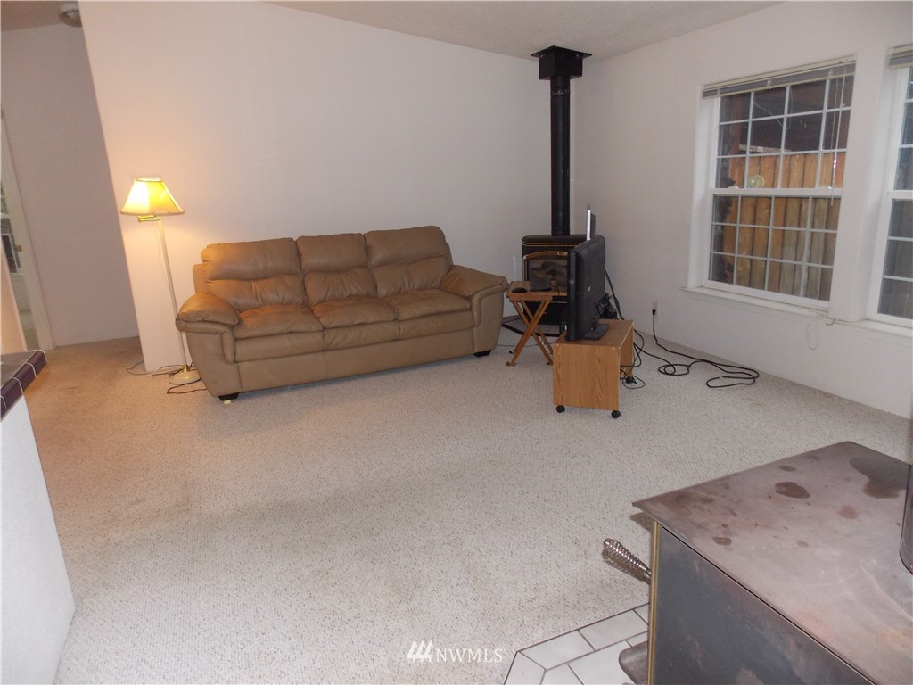 16717 Vail Loop Road Southeast Rainier, WA 98576 - Photo 5 of 26 Gallery Image 5
