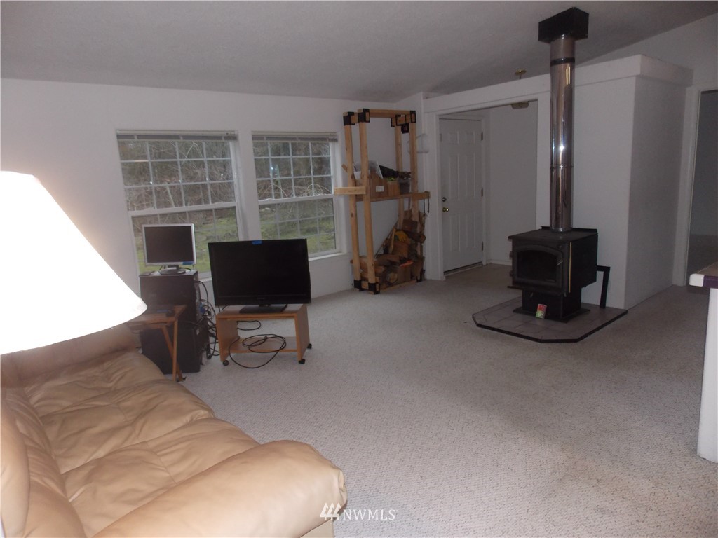 16717 Vail Loop Road Southeast Rainier, WA 98576 - Photo 6 of 26 Gallery Image 6