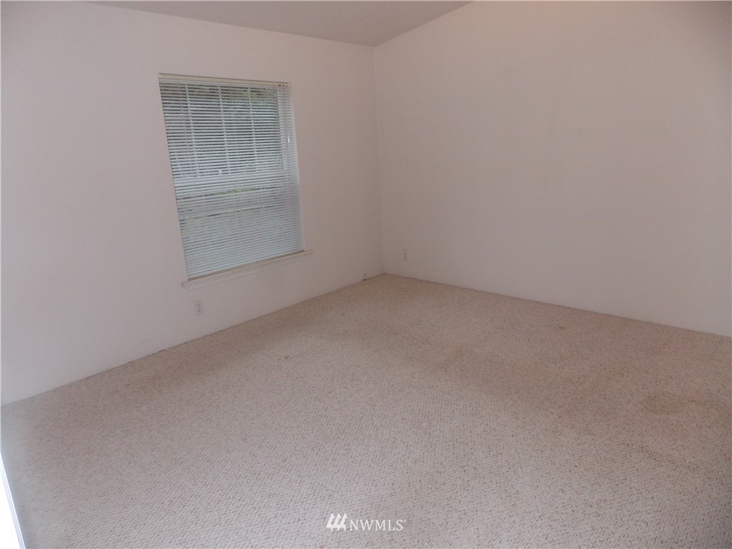 16717 Vail Loop Road Southeast Rainier, WA 98576 - Photo 10 of 26 Gallery Image 10