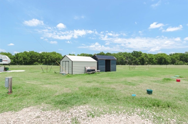 835 County Road 182 Marlin, TX 76661 - Photo 21 of 27 a backyard of a house with table and chairs