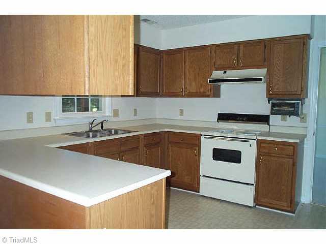 573 Covington Ridge Road Winston-Salem, NC 27107 - Photo 2 of 5 Other. Kitchen