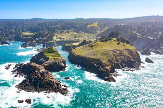 $2,900,000 | 50500 Buckhorn Cove Road East, Little River, CA 95456