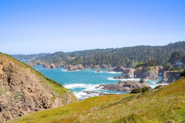 $2,900,000 | 50500 Buckhorn Cove Road East, Little River, CA 95456