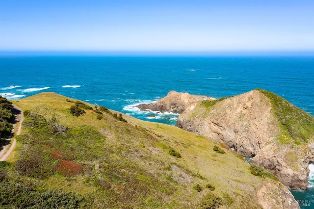 $2,900,000 | 50500 Buckhorn Cove Road East, Little River, CA 95456