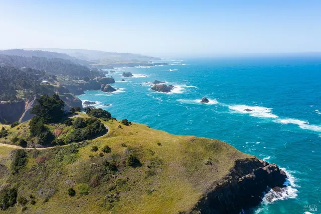 $2,900,000 | 50500 Buckhorn Cove Road East, Little River, CA 95456