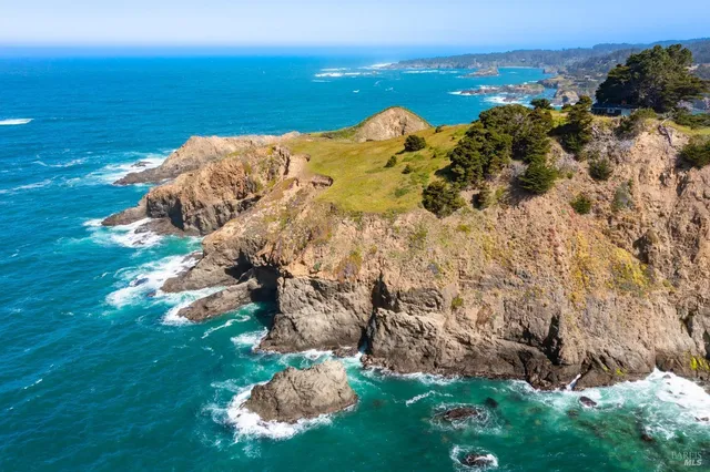 $2,900,000 | 50500 Buckhorn Cove Road East, Little River, CA 95456