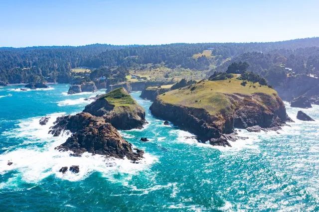 $2,900,000 | 50500 Buckhorn Cove Road East, Little River, CA 95456