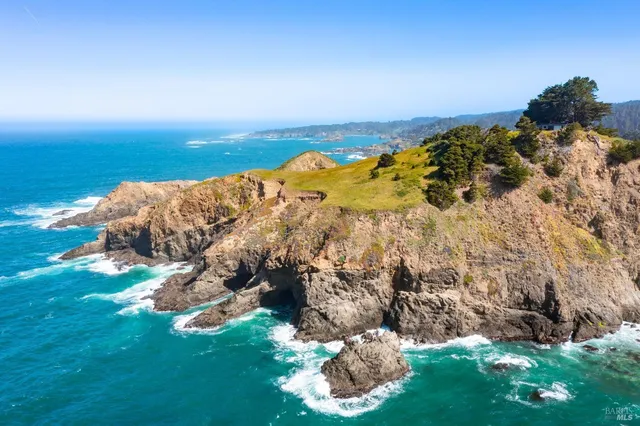 $2,900,000 | 50500 Buckhorn Cove Road East, Little River, CA 95456