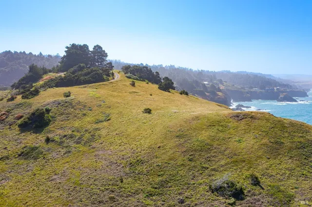 $2,900,000 | 50500 Buckhorn Cove Road East, Little River, CA 95456