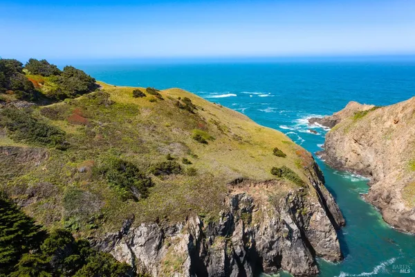 $2,900,000 | 50500 Buckhorn Cove Road East, Little River, CA 95456