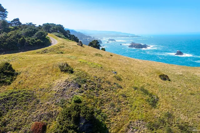 $2,900,000 | 50500 Buckhorn Cove Road East, Little River, CA 95456