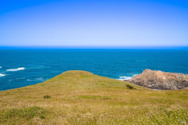 $2,900,000 | 50500 Buckhorn Cove Road East, Little River, CA 95456