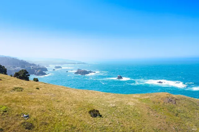 $2,900,000 | 50500 Buckhorn Cove Road East, Little River, CA 95456