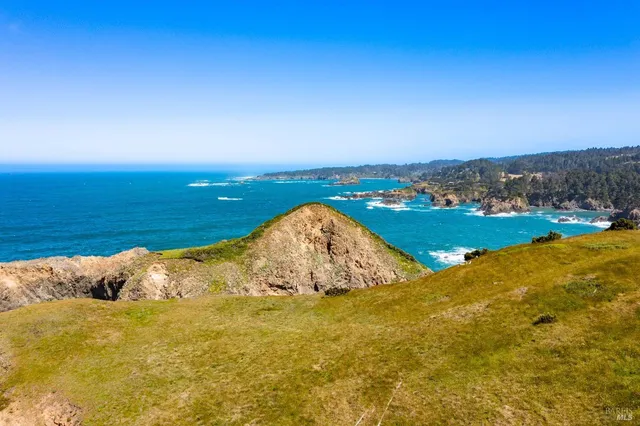 $2,900,000 | 50500 Buckhorn Cove Road East, Little River, CA 95456