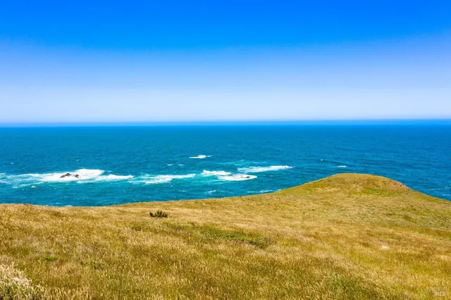 $2,900,000 | 50500 Buckhorn Cove Road East, Little River, CA 95456