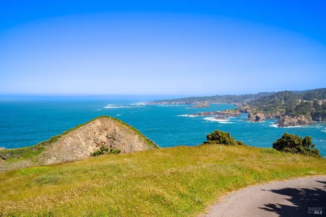 $2,900,000 | 50500 Buckhorn Cove Road East, Little River, CA 95456