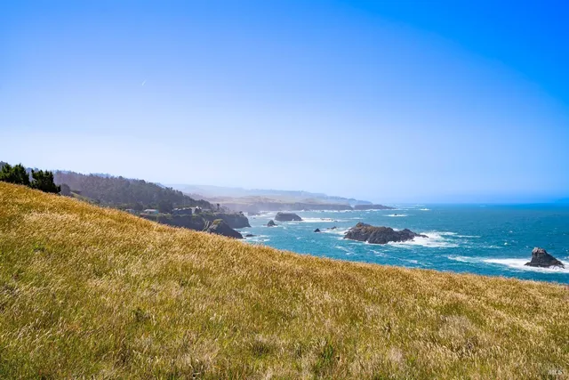 $2,900,000 | 50500 Buckhorn Cove Road East, Little River, CA 95456