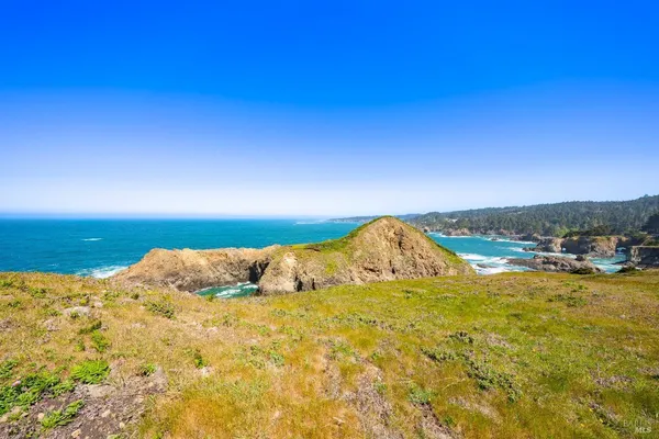 $2,900,000 | 50500 Buckhorn Cove Road East, Little River, CA 95456