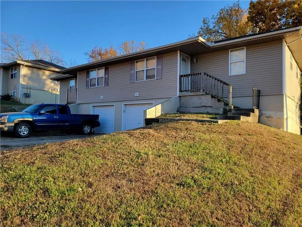 $350,000 | 325-327 Northwest 62nd Terrace, Gladstone, MO 64118