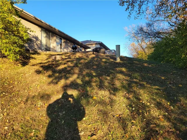 $350,000 | 325-327 Northwest 62nd Terrace, Gladstone, MO 64118