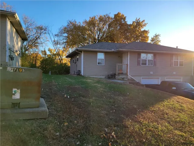 $350,000 | 325-327 Northwest 62nd Terrace, Gladstone, MO 64118