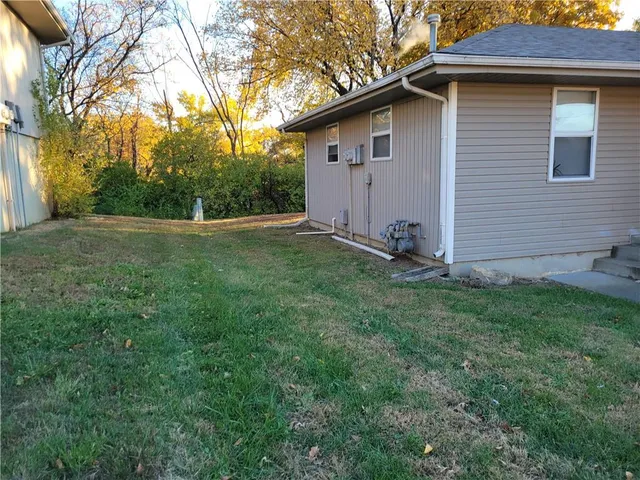 $350,000 | 325-327 Northwest 62nd Terrace, Gladstone, MO 64118