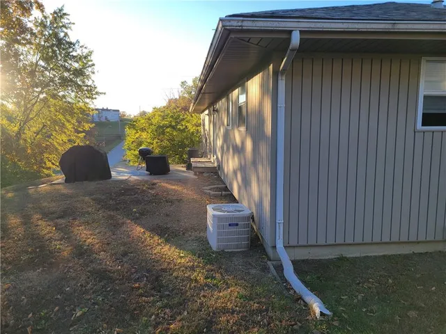 $350,000 | 325-327 Northwest 62nd Terrace, Gladstone, MO 64118