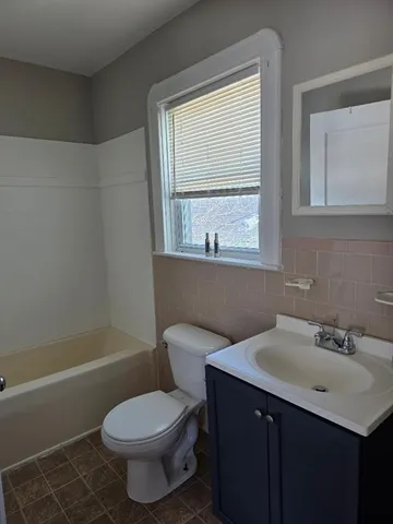 $1,150 | 40 McGee Street, Unit 3 NORTH, Fall River, MA 02721