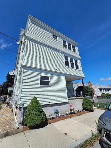 $1,150 | 40 McGee Street, Unit 3 NORTH, Fall River, MA 02721