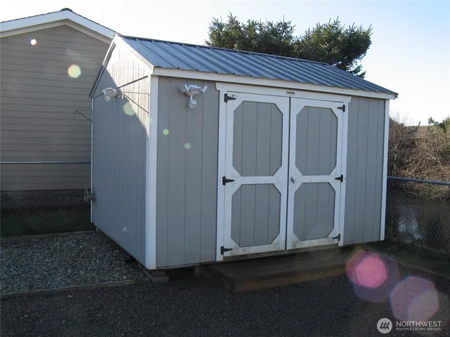 a view of outdoor space with green space