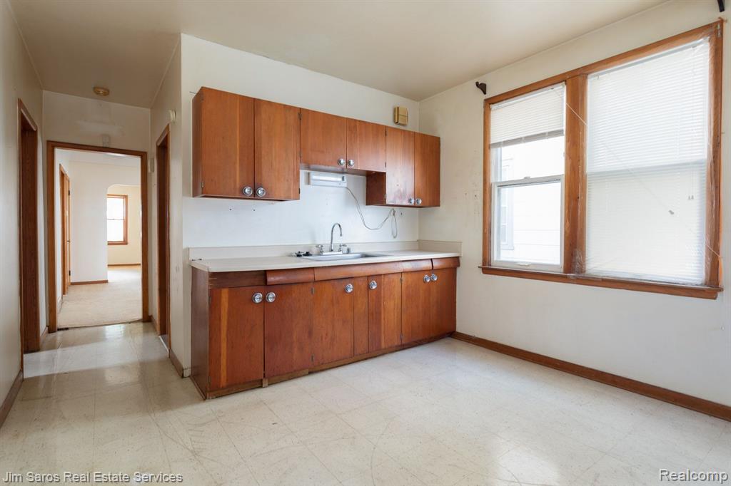1471 Wayburn Street Grosse Pointe, MI 48230 - Photo 4 of 15