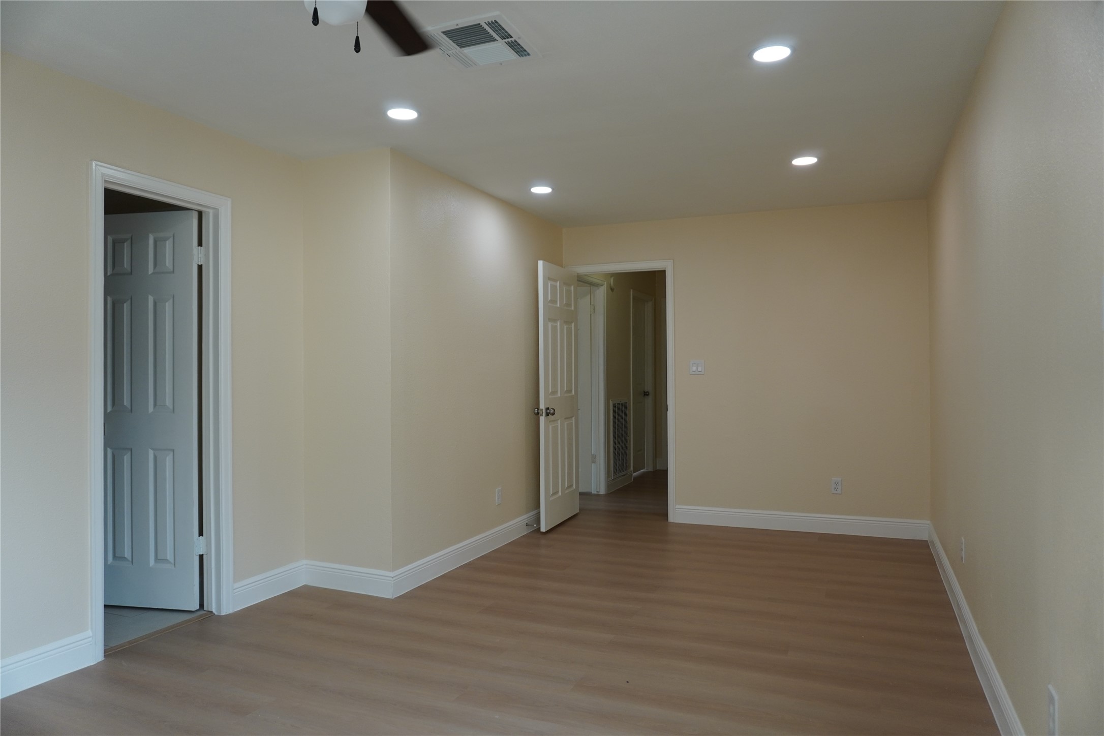 8207 Misty Ridge Lane Houston, TX 77071 - Photo 10 of 27