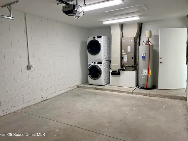 a view of an entrance of the house