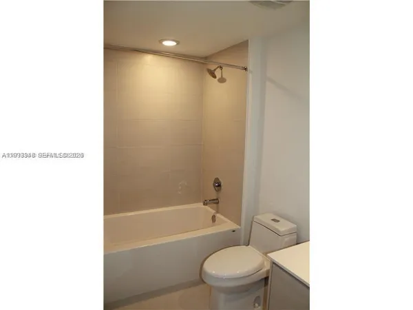 $394,000 | 4250 Biscayne Boulevard, Unit 815, Miami, FL 33137