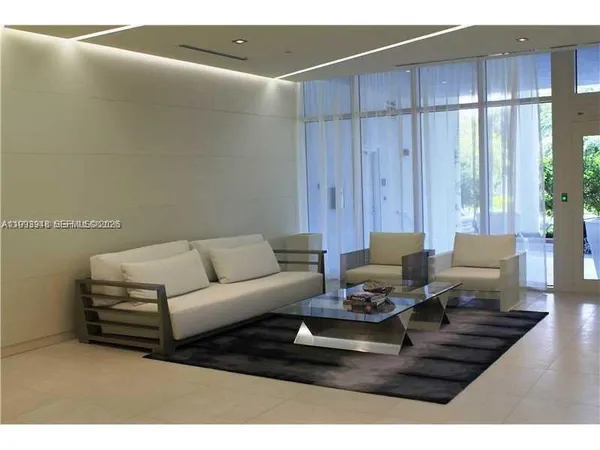 $394,000 | 4250 Biscayne Boulevard, Unit 815, Miami, FL 33137