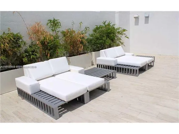 $394,000 | 4250 Biscayne Boulevard, Unit 815, Miami, FL 33137